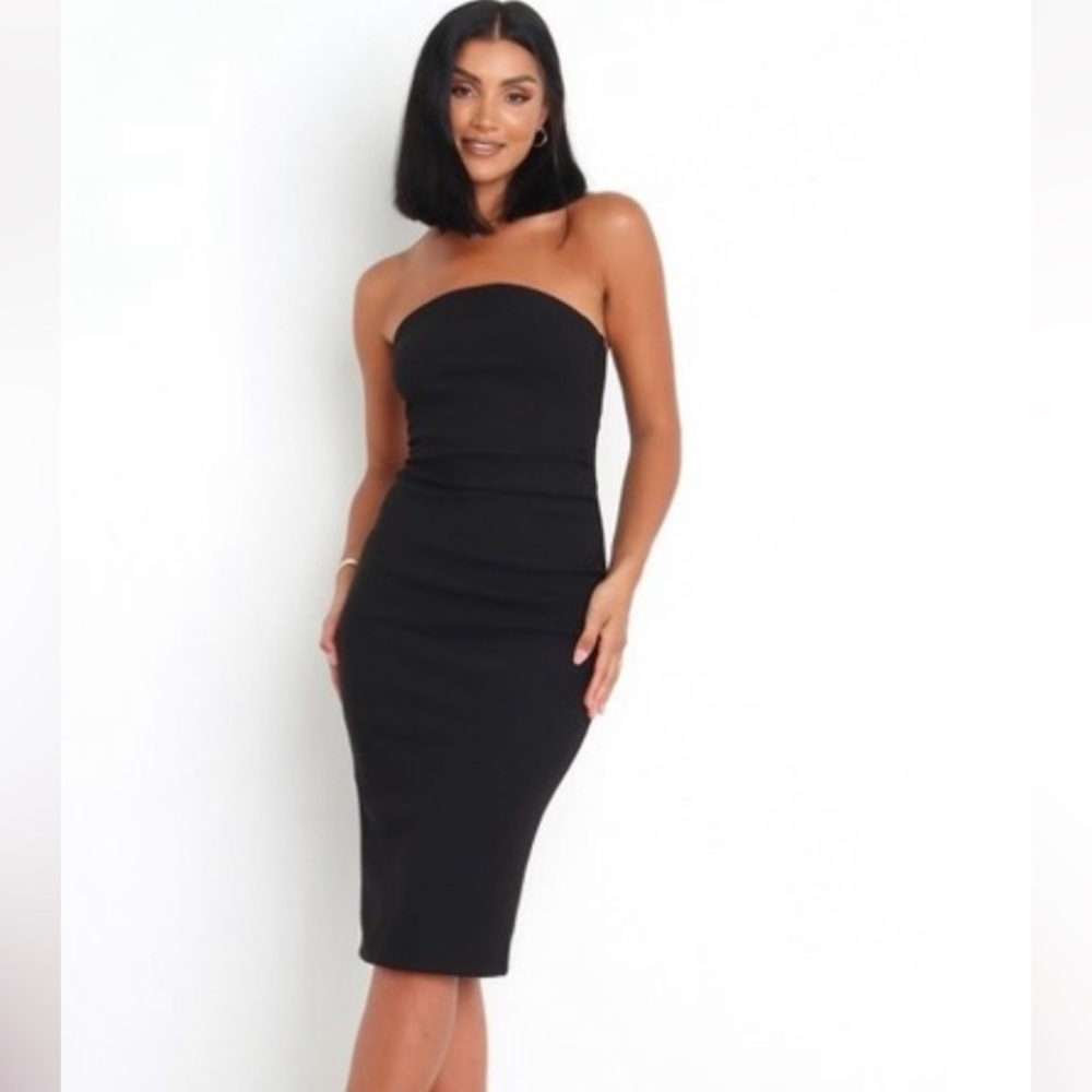 PETAL & PUP WHITEHAVEN STRAPLESS BLACK RUCHED MIDI TUBE DRES